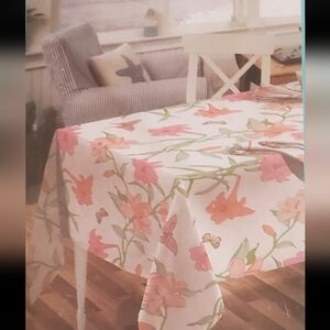 New Avanti Home Coral Flower Indoor/Outdoor Tablecloth.